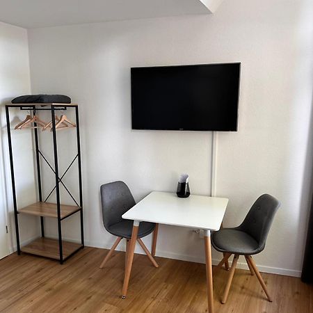 Zentrales Apartment Mit Parkplatz 霍根海姆 外观 照片