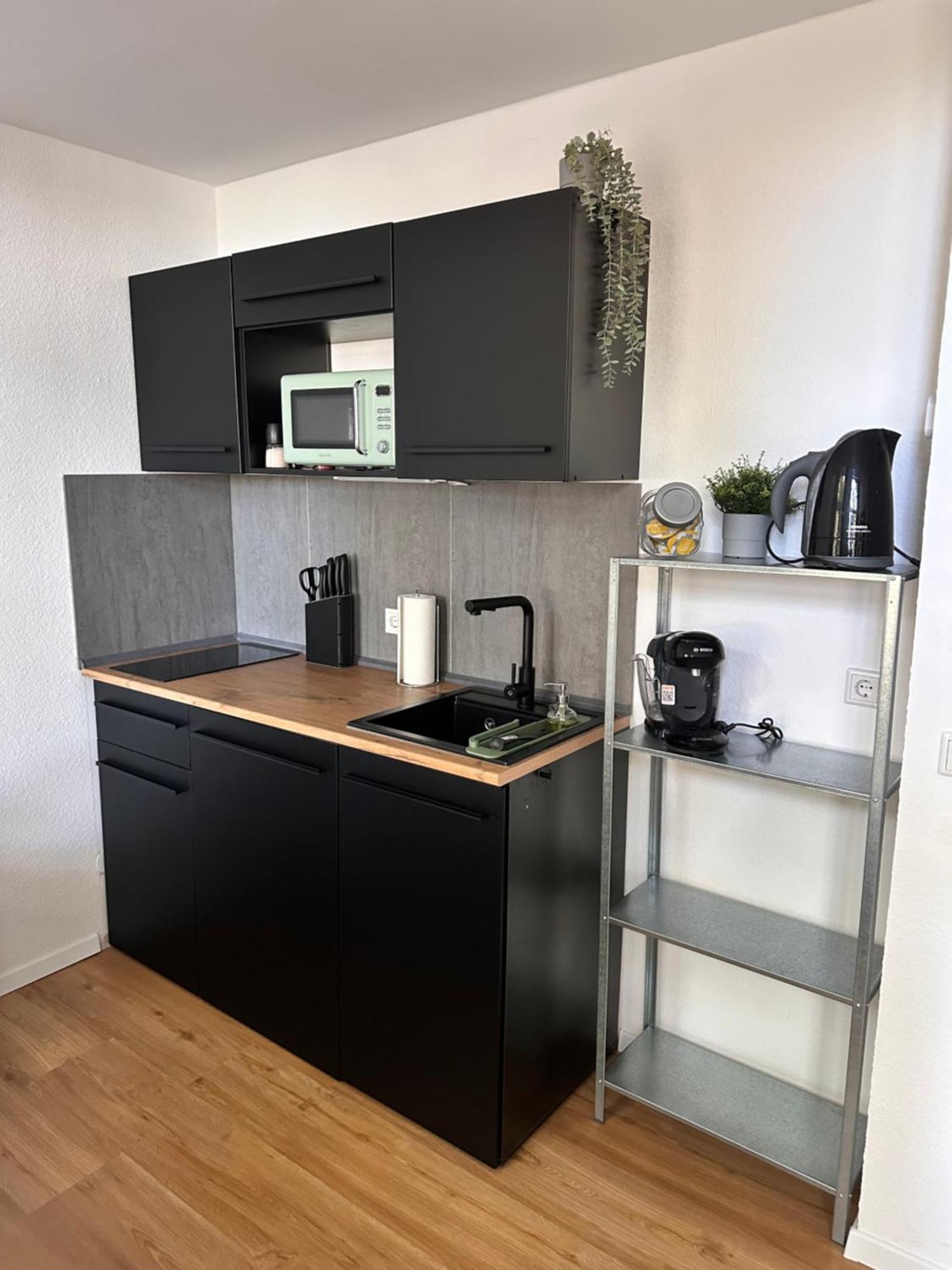 Zentrales Apartment Mit Parkplatz 霍根海姆 外观 照片