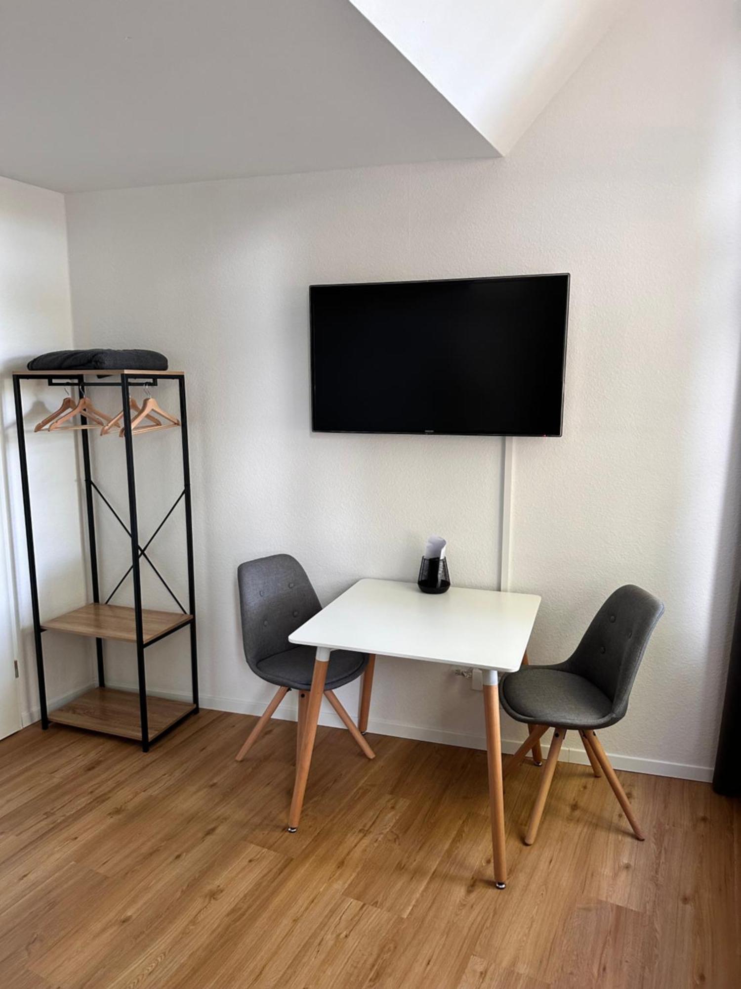 Zentrales Apartment Mit Parkplatz 霍根海姆 外观 照片