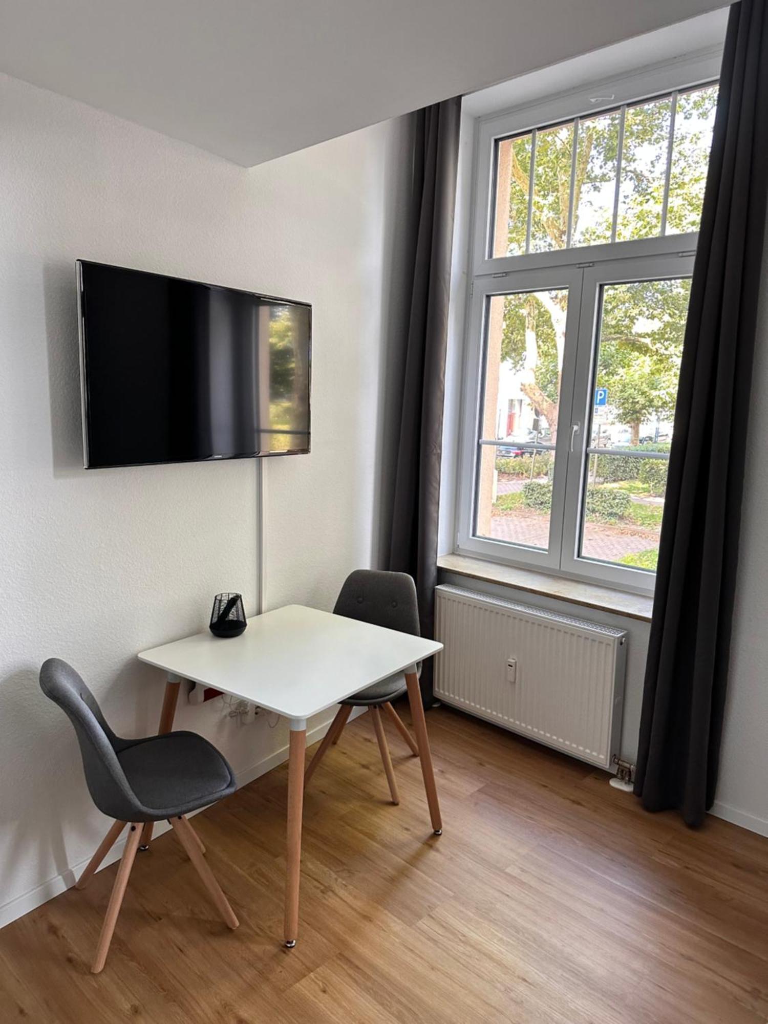 Zentrales Apartment Mit Parkplatz 霍根海姆 外观 照片